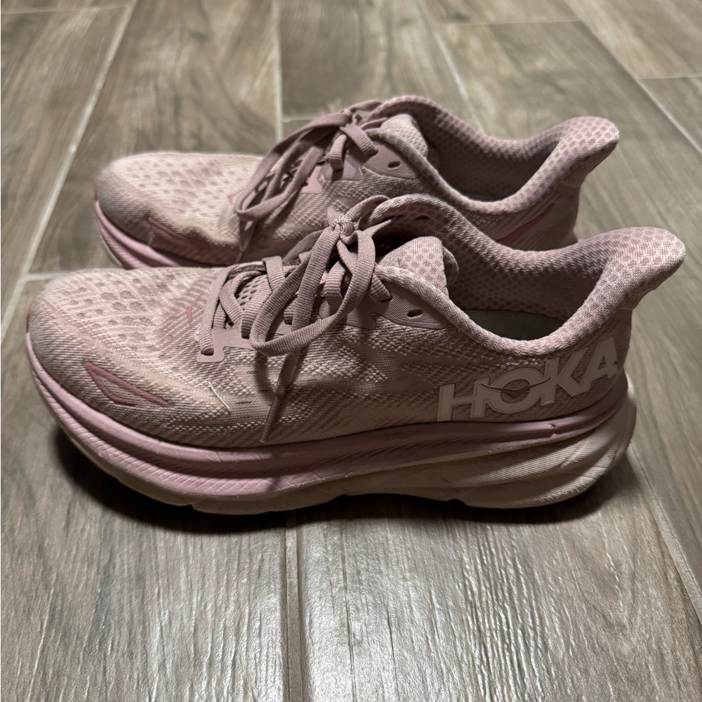 Women’s Hoka size 6